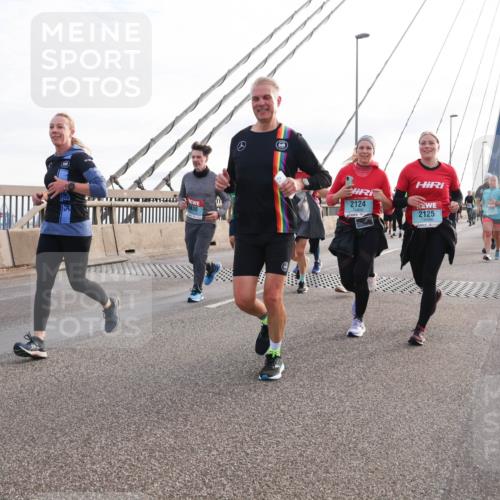 03.10.2024 - Köhlbrandbrückenlauf Matties Gatica Varas http://msf.ph/oto/7202192 03.10.2024 09:31:00 Position 2 2124, 2125 meine-sportfotos.de