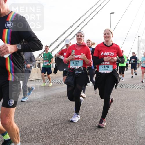 03.10.2024 - Köhlbrandbrückenlauf Matties Gatica Varas http://msf.ph/oto/7202229 03.10.2024 09:31:01 Position 2 2021, 2124, 2125 meine-sportfotos.de