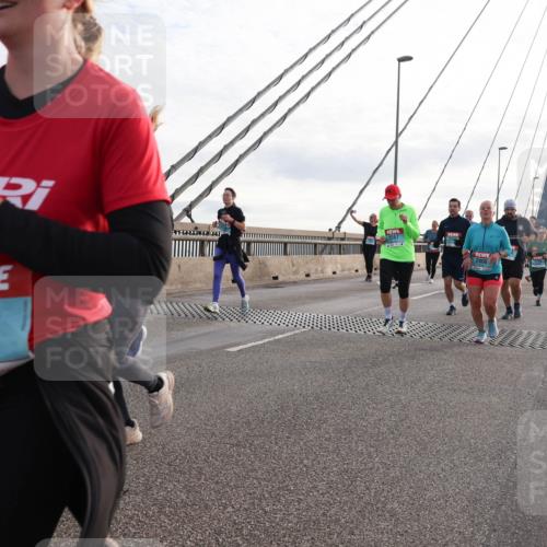 03.10.2024 - Köhlbrandbrückenlauf Matties Gatica Varas http://msf.ph/oto/7202250 03.10.2024 09:31:02 Position 2 2125, 2567, 2406 meine-sportfotos.de