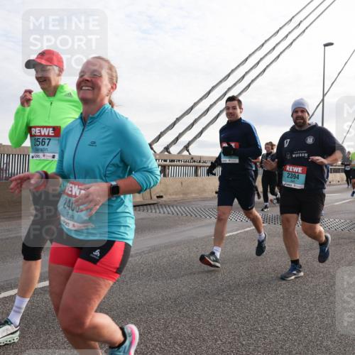03.10.2024 - Köhlbrandbrückenlauf Matties Gatica Varas http://msf.ph/oto/7202304 03.10.2024 09:31:04 Position 2 2567, 2400, 2394, 1135, 1966 meine-sportfotos.de