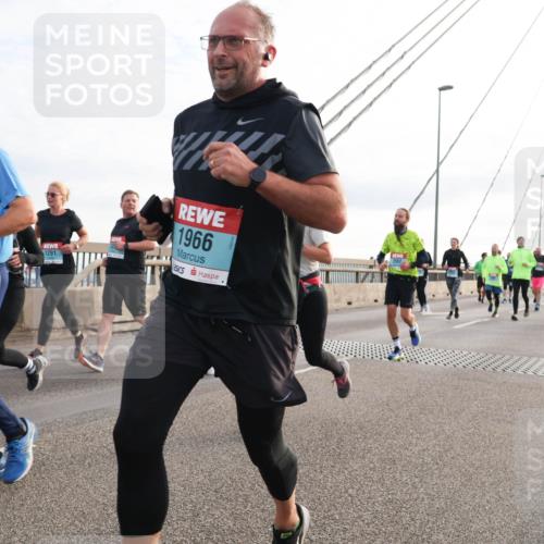 03.10.2024 - Köhlbrandbrückenlauf Matties Gatica Varas http://msf.ph/oto/7202348 03.10.2024 09:31:06 Position 2 2281, 1291, 1966, 31 meine-sportfotos.de