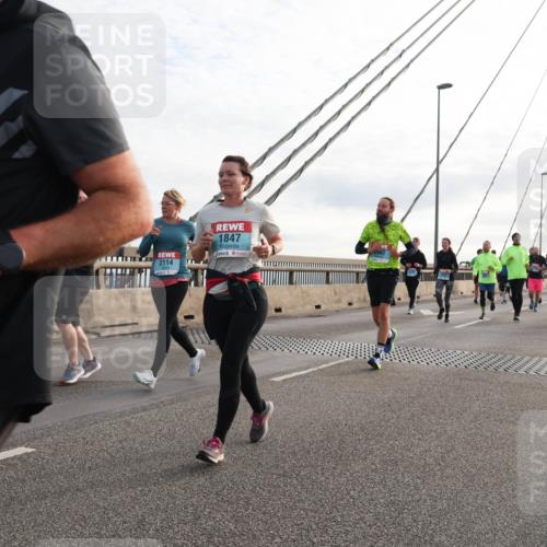 03.10.2024 - Köhlbrandbrückenlauf Matties Gatica Varas http://msf.ph/oto/7202366 03.10.2024 09:31:07 Position 2 66, 2114, 1847, 28 meine-sportfotos.de