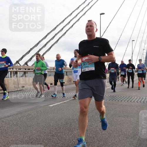 03.10.2024 - Köhlbrandbrückenlauf Matties Gatica Varas http://msf.ph/oto/7202530 03.10.2024 09:31:12 Position 2 3429, 3275, 2830, 3729 meine-sportfotos.de