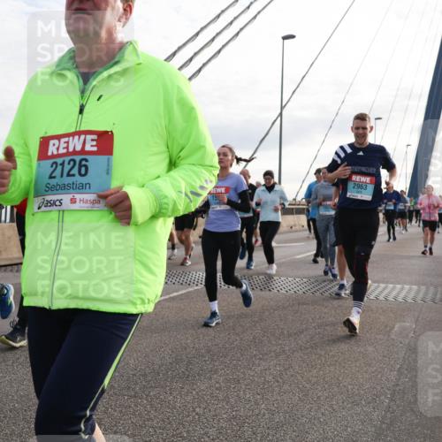 03.10.2024 - Köhlbrandbrückenlauf Matties Gatica Varas http://msf.ph/oto/7202712 03.10.2024 09:31:18 Position 2 2297, 1286, 2126, 2963 meine-sportfotos.de