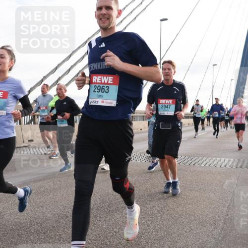 03.10.2024 - Köhlbrandbrückenlauf Matties Gatica Varas http://msf.ph/oto/7202753 03.10.2024 09:31:19 Position 2 1507, 2708, 2963, 2947 meine-sportfotos.de