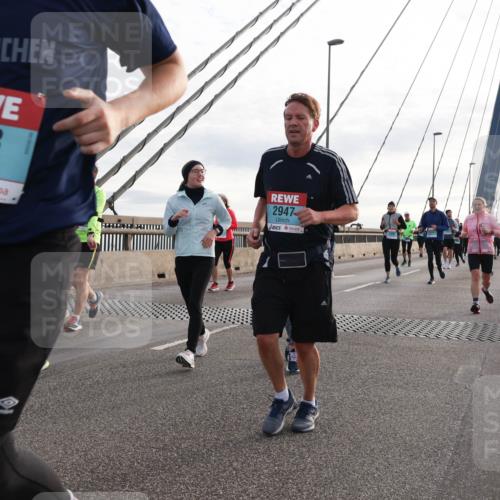 03.10.2024 - Köhlbrandbrückenlauf Matties Gatica Varas http://msf.ph/oto/7202762 03.10.2024 09:31:19 Position 2 2963, 2947 meine-sportfotos.de