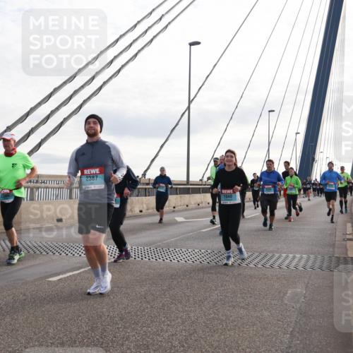 03.10.2024 - Köhlbrandbrückenlauf Matties Gatica Varas http://msf.ph/oto/7202910 03.10.2024 09:31:25 Position 2 2387, 1040 meine-sportfotos.de