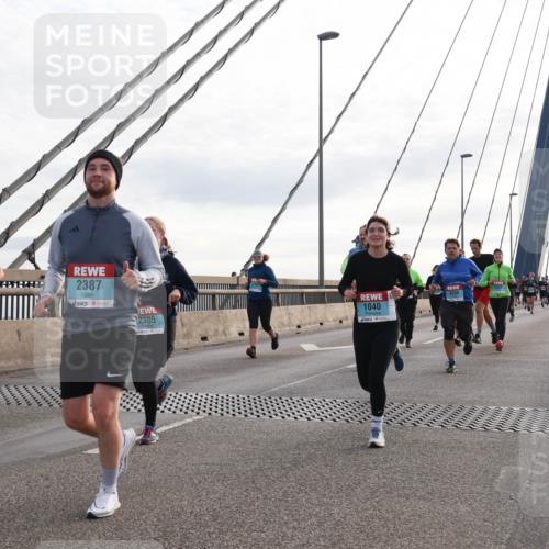 03.10.2024 - Köhlbrandbrückenlauf Matties Gatica Varas http://msf.ph/oto/7202916 03.10.2024 09:31:25 Position 2 2387, 2385, 2386, 1040 meine-sportfotos.de