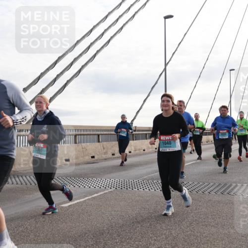 03.10.2024 - Köhlbrandbrückenlauf Matties Gatica Varas http://msf.ph/oto/7202931 03.10.2024 09:31:26 Position 2 2387, 2386, 1040 meine-sportfotos.de