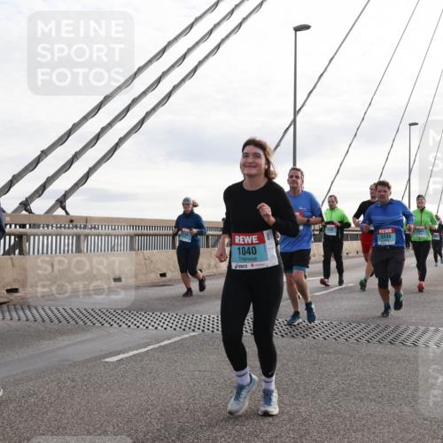 03.10.2024 - Köhlbrandbrückenlauf Matties Gatica Varas http://msf.ph/oto/7202941 03.10.2024 09:31:26 Position 2 2386, 1040, 3335 meine-sportfotos.de