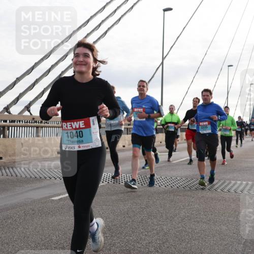 03.10.2024 - Köhlbrandbrückenlauf Matties Gatica Varas http://msf.ph/oto/7202951 03.10.2024 09:31:26 Position 2 1040, 1040, 100, 3335, 2705 meine-sportfotos.de