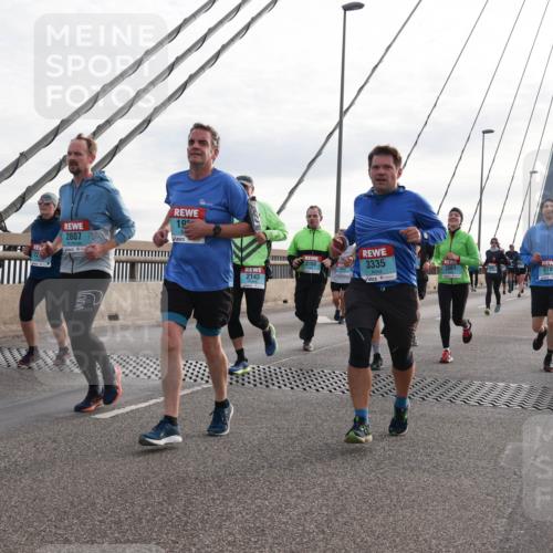 03.10.2024 - Köhlbrandbrückenlauf Matties Gatica Varas http://msf.ph/oto/7202975 03.10.2024 09:31:27 Position 2 10, 2807, 2705, 2143, 3160, 3335, 2561 meine-sportfotos.de