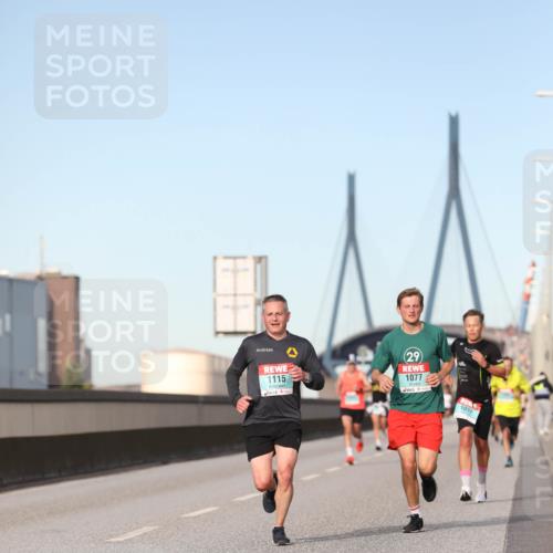 03.10.2024 - Köhlbrandbrückenlauf Fuchs,  Jonas http://msf.ph/oto/7203006 03.10.2024 09:40:25 Position 3 1115, 29, 1077, 1057 meine-sportfotos.de