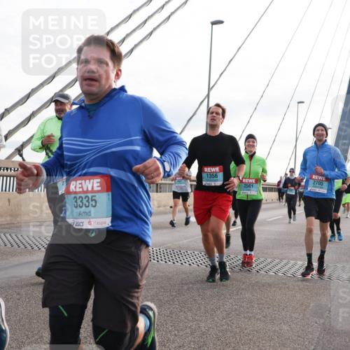 03.10.2024 - Köhlbrandbrückenlauf Matties Gatica Varas http://msf.ph/oto/7203012 03.10.2024 09:31:28 Position 2 3335, 1356, 2705, 2561 meine-sportfotos.de