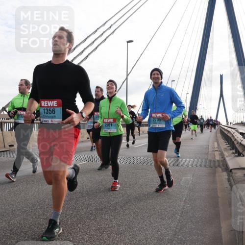 03.10.2024 - Köhlbrandbrückenlauf Matties Gatica Varas http://msf.ph/oto/7203037 03.10.2024 09:31:29 Position 2 1356, 3160, 2561, 2705 meine-sportfotos.de