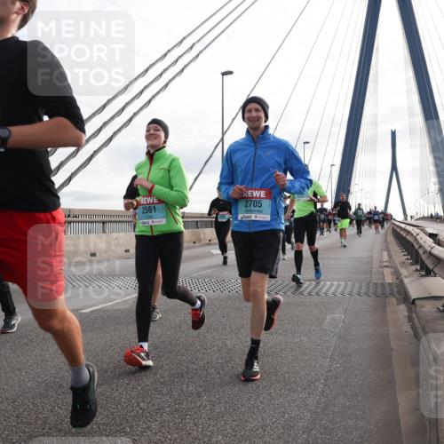 03.10.2024 - Köhlbrandbrückenlauf Matties Gatica Varas http://msf.ph/oto/7203047 03.10.2024 09:31:29 Position 2 1356, 2561, 2705 meine-sportfotos.de