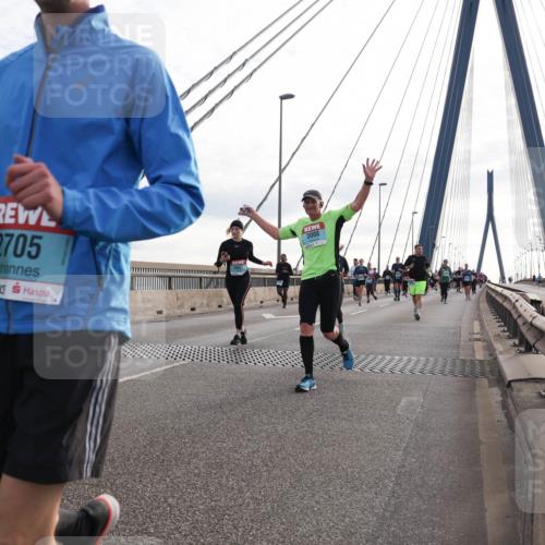 03.10.2024 - Köhlbrandbrückenlauf Matties Gatica Varas http://msf.ph/oto/7203059 03.10.2024 09:31:30 Position 2 2705, 3607, 3008 meine-sportfotos.de