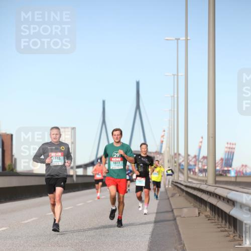 03.10.2024 - Köhlbrandbrückenlauf Fuchs,  Jonas http://msf.ph/oto/7203094 03.10.2024 09:40:26 Position 3 1115, 29, 1077, 1057 meine-sportfotos.de