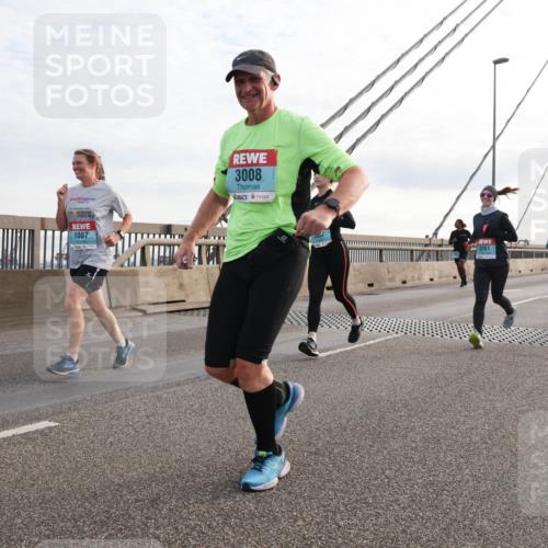 03.10.2024 - Köhlbrandbrückenlauf Matties Gatica Varas http://msf.ph/oto/7203100 03.10.2024 09:31:31 Position 2 1007, 3008, 3261 meine-sportfotos.de