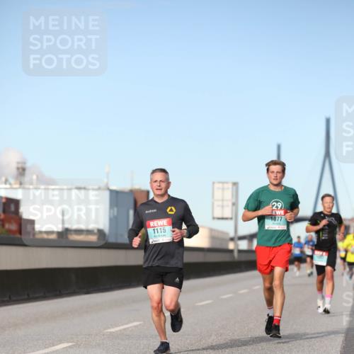 03.10.2024 - Köhlbrandbrückenlauf Fuchs,  Jonas http://msf.ph/oto/7203201 03.10.2024 09:40:27 Position 3 1115, 29, 1077, 1037 meine-sportfotos.de