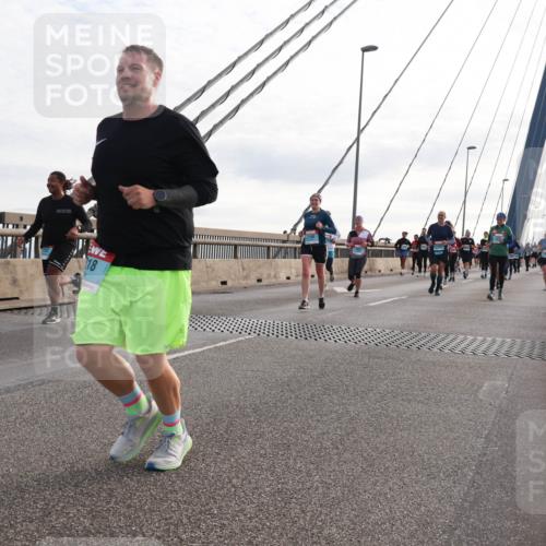 03.10.2024 - Köhlbrandbrückenlauf Matties Gatica Varas http://msf.ph/oto/7203212 03.10.2024 09:31:35 Position 2  meine-sportfotos.de