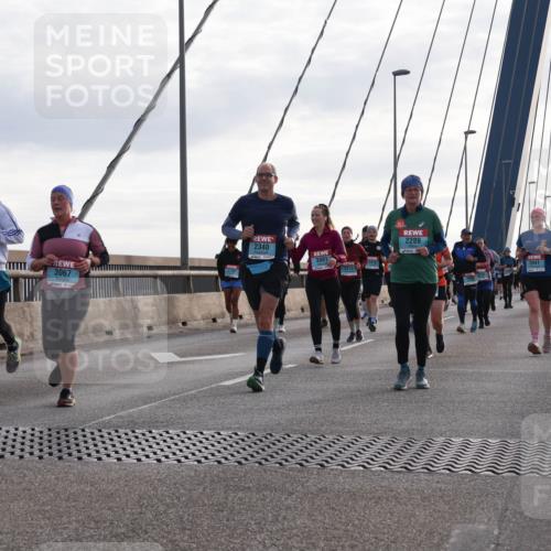 03.10.2024 - Köhlbrandbrückenlauf Matties Gatica Varas http://msf.ph/oto/7203230 03.10.2024 09:31:36 Position 2 250, 3067, 2340, 3081, 2210, 2289, 2041 meine-sportfotos.de