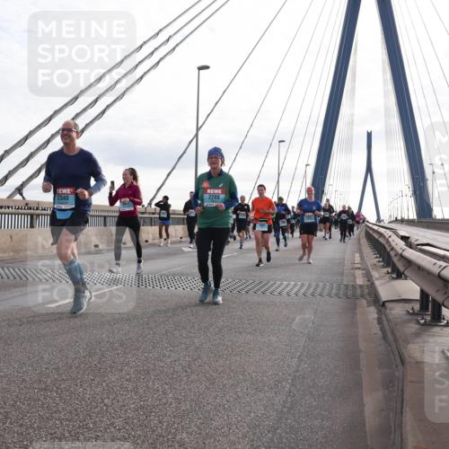 03.10.2024 - Köhlbrandbrückenlauf Matties Gatica Varas http://msf.ph/oto/7203403 03.10.2024 09:31:38 Position 2 67, 2289, 2340 meine-sportfotos.de