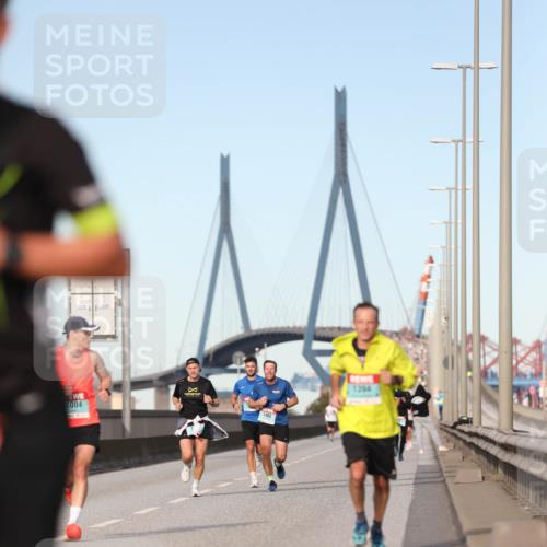 03.10.2024 - Köhlbrandbrückenlauf Fuchs,  Jonas http://msf.ph/oto/7203514 03.10.2024 09:40:32 Position 3 1004, 1405, 1354 meine-sportfotos.de