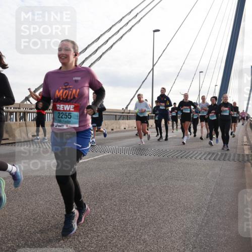 03.10.2024 - Köhlbrandbrückenlauf Matties Gatica Varas http://msf.ph/oto/7203750 03.10.2024 09:31:44 Position 2 2402, 227, 2255 meine-sportfotos.de