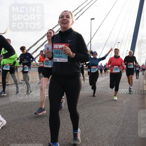 03.10.2024 - Köhlbrandbrückenlauf Matties Gatica Varas http://msf.ph/oto/7203880 03.10.2024 09:31:47 Position 2 2241, 1657, 2704, 2427, 1426, 317, 1783, 2485 meine-sportfotos.de