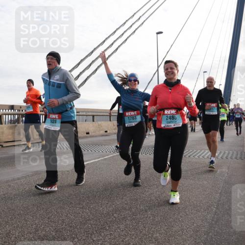 03.10.2024 - Köhlbrandbrückenlauf Matties Gatica Varas http://msf.ph/oto/7203918 03.10.2024 09:31:48 Position 2 426, 1428, 1783, 2485, 817 meine-sportfotos.de