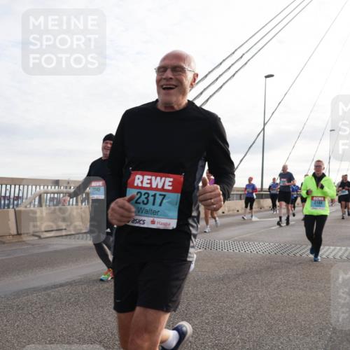 03.10.2024 - Köhlbrandbrückenlauf Matties Gatica Varas http://msf.ph/oto/7203961 03.10.2024 09:31:49 Position 2 2045, 2317, 2188 meine-sportfotos.de