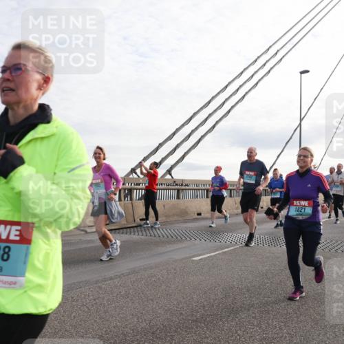 03.10.2024 - Köhlbrandbrückenlauf Matties Gatica Varas http://msf.ph/oto/7204050 03.10.2024 09:31:51 Position 2 2188, 1903, 2282, 1821 meine-sportfotos.de