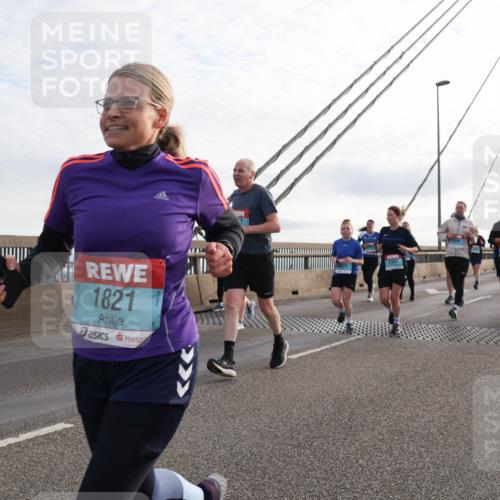 03.10.2024 - Köhlbrandbrückenlauf Matties Gatica Varas http://msf.ph/oto/7204069 03.10.2024 09:31:52 Position 2 18211, 2357 meine-sportfotos.de