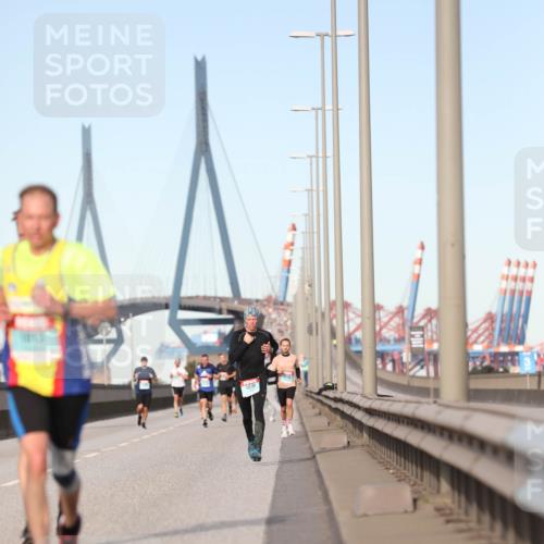 03.10.2024 - Köhlbrandbrückenlauf Fuchs,  Jonas http://msf.ph/oto/7204102 03.10.2024 09:40:44 Position 3 1070 meine-sportfotos.de