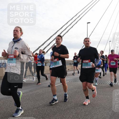 03.10.2024 - Köhlbrandbrückenlauf Matties Gatica Varas http://msf.ph/oto/7204134 03.10.2024 09:31:55 Position 2 3486, 1295, 2008, 2163, 278, 3736, 2355 meine-sportfotos.de