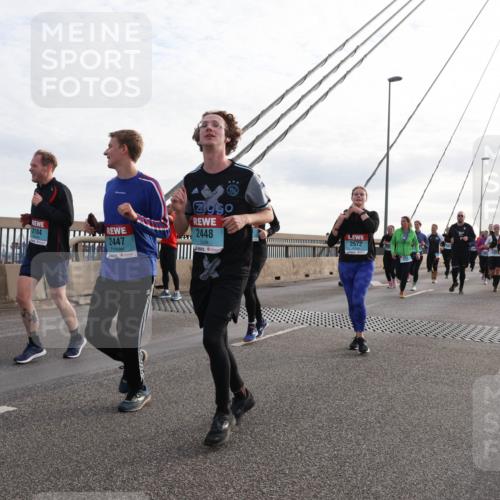 03.10.2024 - Köhlbrandbrückenlauf Matties Gatica Varas http://msf.ph/oto/7204196 03.10.2024 09:31:57 Position 2 3184, 2447, 2448, 2572 meine-sportfotos.de