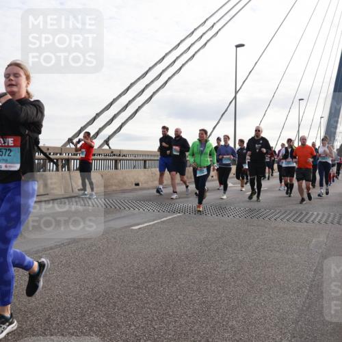 03.10.2024 - Köhlbrandbrückenlauf Matties Gatica Varas http://msf.ph/oto/7204236 03.10.2024 09:31:59 Position 2 2572 meine-sportfotos.de