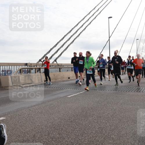03.10.2024 - Köhlbrandbrückenlauf Matties Gatica Varas http://msf.ph/oto/7204248 03.10.2024 09:31:59 Position 2 2258, 3474 meine-sportfotos.de