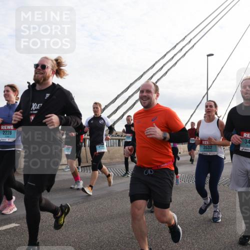 03.10.2024 - Köhlbrandbrückenlauf Matties Gatica Varas http://msf.ph/oto/7204321 03.10.2024 09:32:02 Position 2 2228, 309, 3152, 3532, 3474, 2615 meine-sportfotos.de