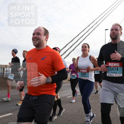 03.10.2024 - Köhlbrandbrückenlauf Matties Gatica Varas http://msf.ph/oto/7204330 03.10.2024 09:32:02 Position 2 3098, 2353, 3532, 2889, 3474, 2615 meine-sportfotos.de