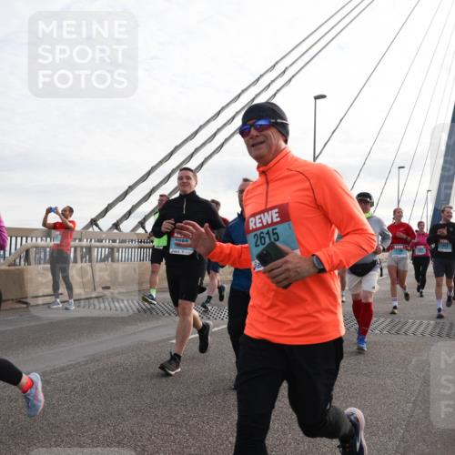 03.10.2024 - Köhlbrandbrückenlauf Matties Gatica Varas http://msf.ph/oto/7204348 03.10.2024 09:32:03 Position 2 3450, 2353, 2000, 2615 meine-sportfotos.de