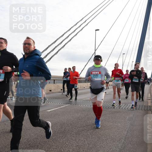 03.10.2024 - Köhlbrandbrückenlauf Matties Gatica Varas http://msf.ph/oto/7204371 03.10.2024 09:32:04 Position 2 1803, 2889, 2532, 1739 meine-sportfotos.de