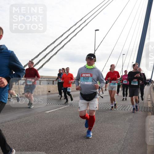 03.10.2024 - Köhlbrandbrückenlauf Matties Gatica Varas http://msf.ph/oto/7204379 03.10.2024 09:32:04 Position 2 2130, 2532, 1611, 1803, 1739 meine-sportfotos.de