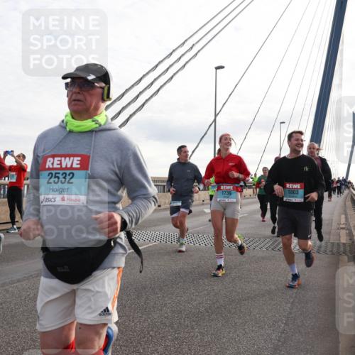 03.10.2024 - Köhlbrandbrückenlauf Matties Gatica Varas http://msf.ph/oto/7204403 03.10.2024 09:32:05 Position 2 2130, 2532, 1739, 1803 meine-sportfotos.de