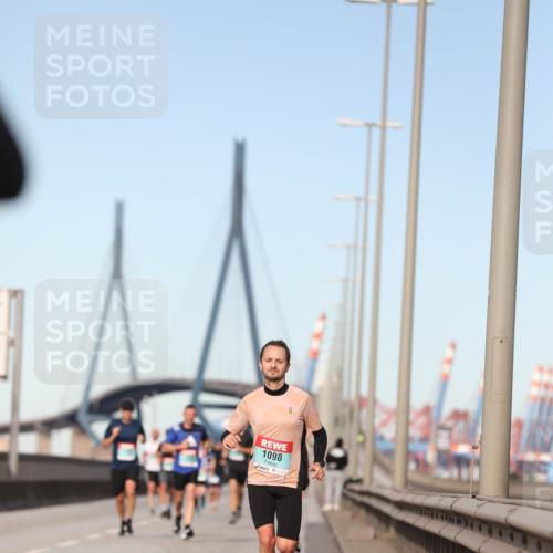 03.10.2024 - Köhlbrandbrückenlauf Fuchs,  Jonas http://msf.ph/oto/7204417 03.10.2024 09:40:55 Position 3 1098 meine-sportfotos.de