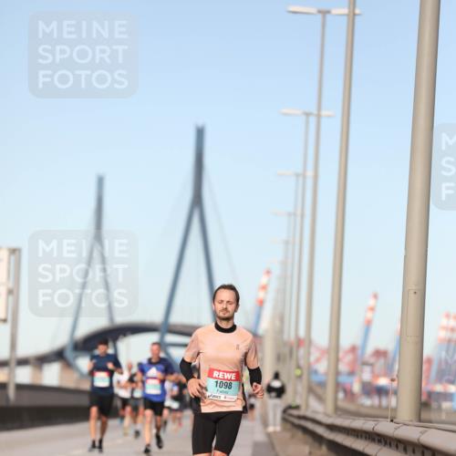 03.10.2024 - Köhlbrandbrückenlauf Fuchs,  Jonas http://msf.ph/oto/7204436 03.10.2024 09:40:56 Position 3 1098 meine-sportfotos.de