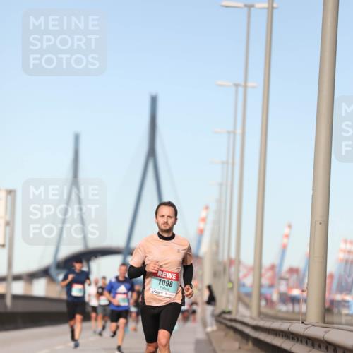 03.10.2024 - Köhlbrandbrückenlauf Fuchs,  Jonas http://msf.ph/oto/7204501 03.10.2024 09:40:56 Position 3 1098 meine-sportfotos.de