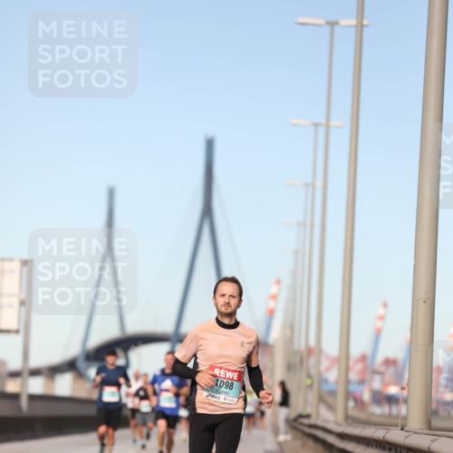 03.10.2024 - Köhlbrandbrückenlauf Fuchs,  Jonas http://msf.ph/oto/7204517 03.10.2024 09:40:56 Position 3 1098 meine-sportfotos.de