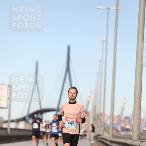 03.10.2024 - Köhlbrandbrückenlauf Fuchs,  Jonas http://msf.ph/oto/7204537 03.10.2024 09:40:56 Position 3 1098 meine-sportfotos.de